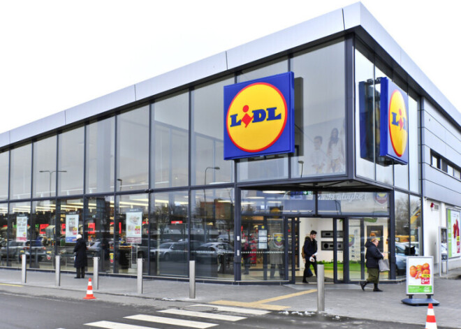 Lidl ищет сотрудников в Латвии, но люди интересуются - когда же наконец откроются магазины?