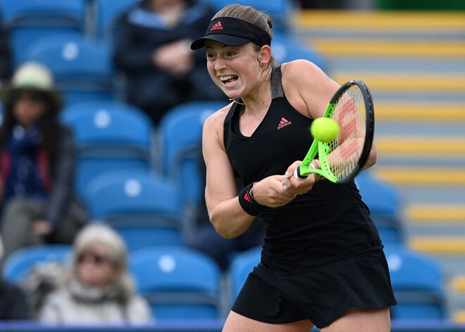 Aļona Ostapenko ar spožu sniegumu Īstbornas "WTA 500" turnīra finālā uzvar Kontaveitu