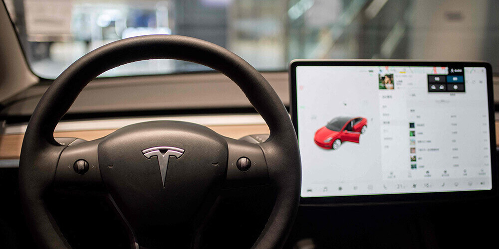 "Tesla" Ķīnā atsauks vairāk nekā 285 000 automobiļu, ko skārušas programmatūras problēmas