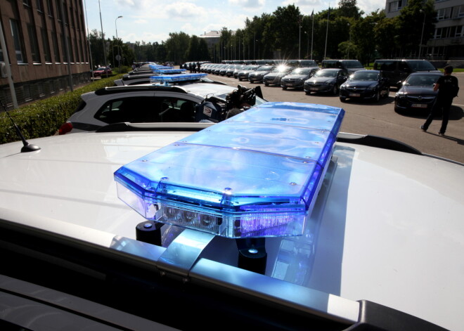 В Елгаве девушка установила сирену и громкоговоритель на автомобиль и пугала других участников дорожного движения