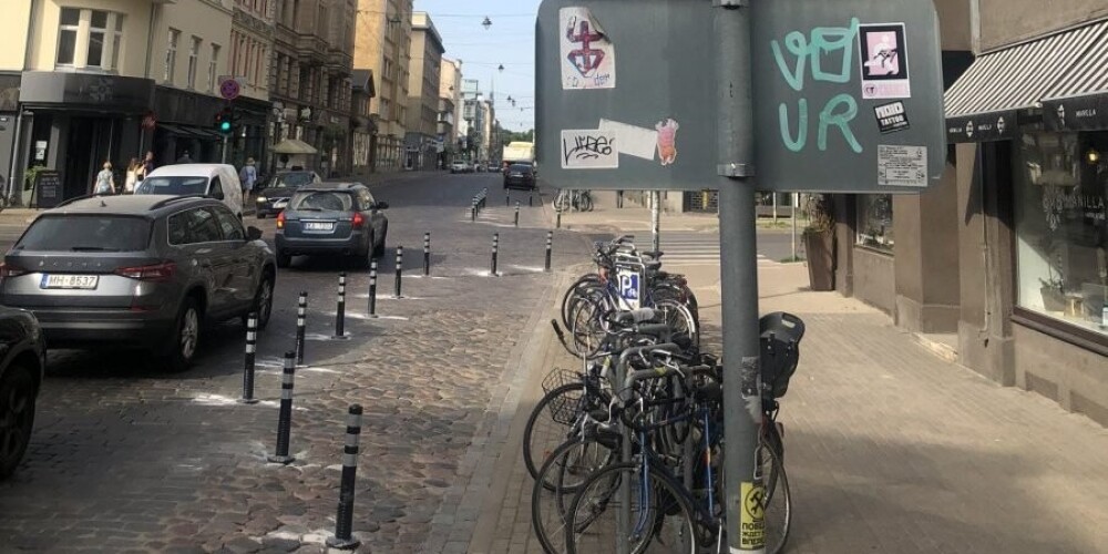 "Столбики на улицах Риги - удобное решение для уменьшения числа ДТП": уверен вице-мэр Риги