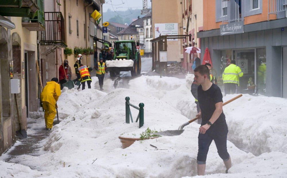Francijā ķeras pat pie sniega lāpstām! Spēcīgas vētras skar Eiropas vidieni