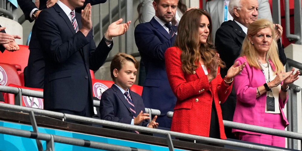 Герцогиня Кэтрин и принц Уильям с принцем Джорджем посетили матч сборной Англии на Евро-2020