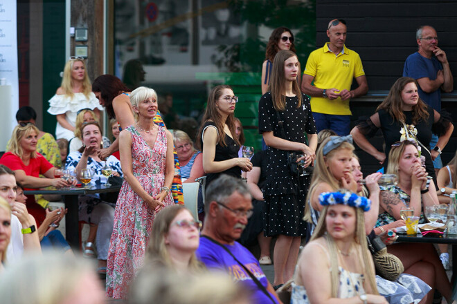 Sanākuši varēja klausīties labi zināmas un iemīļotas komponista dziesmas.