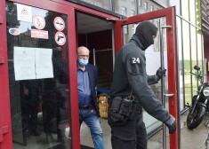 Tiesa patur apcietinājumā Saeimas deputātu Ādamsonu