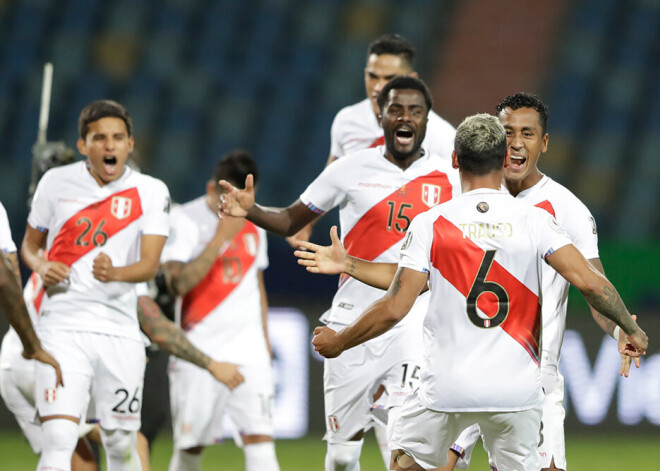 Peru un Brazīlija iekļūst "Copa America" pusfinālā