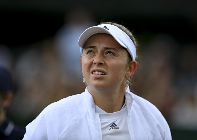 Ostapenko Vimbldonas tenisa turnīrā zaudē Tomļanovičai