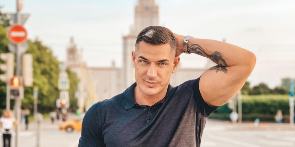 Курбан Омаров — спутник жизни телеведущей Ксении Бородиной, ставший ее официальным мужем в 2015 году. С тех пор биография бизнесмена попала в поле зрения поклонников «Дома-2». Впрочем, и сегодня имя супруга звезды ТНТ регулярно появляется в новостных сводках в связи с очередными слухами об изменах или разводе.