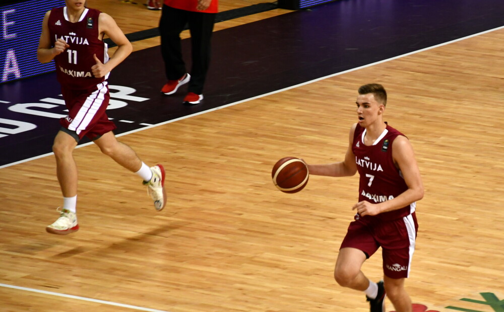 Latvijas U-19 basketbola izlase izšķirošo atrāvienu veic pēdējā ceturtdaļā un izcīna uzvaru pret Irānu