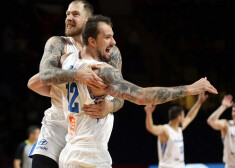 Čehijas basketbolisti sagrauj Grieķiju un izcīna pēdējo ceļazīmi uz olimpiskajām spēlēm