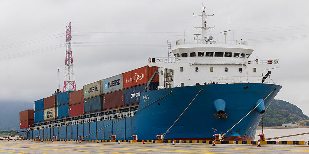 Pandēmijas dēļ jūras konteineru pārvadājumu cenas uzskrējušas debesīs