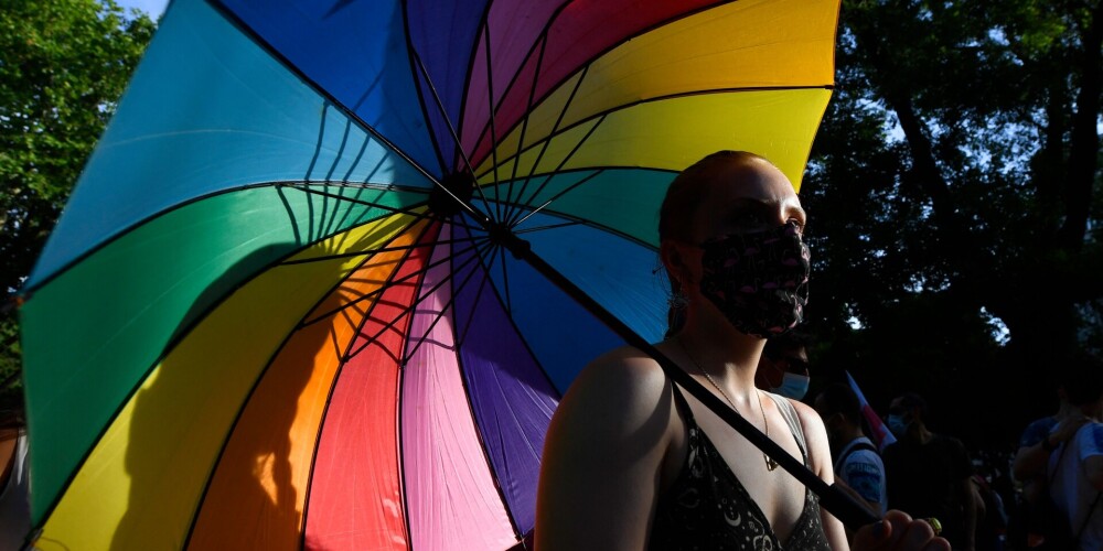 Gruzijas LGBTQ aktīvisti atceļ praidu