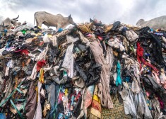 Путаница с размерами приводит к горам выброшенной одежды