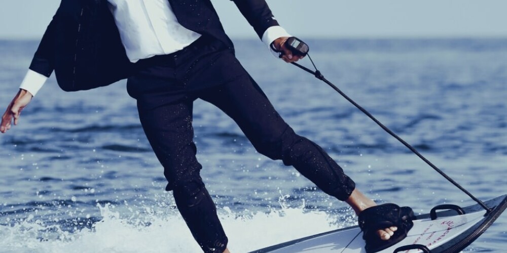 Электрический Karl Lagerfeld бежит по волнам со скоростью 65 км/ч