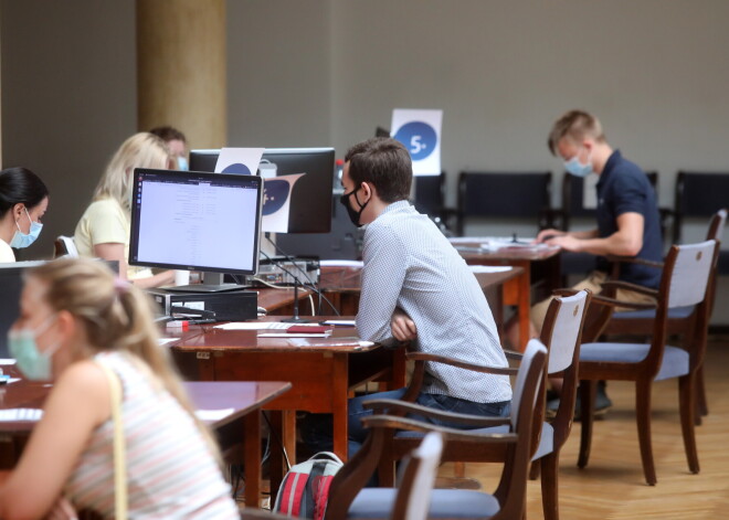 Topošie studenti piesakās augstskolās; populārākā pēc pirmās uzņemšanas dienas - Latvijas Universitāte