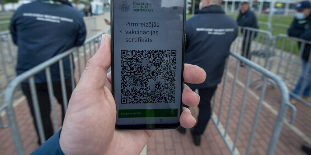 Цифровой сертификат Covid-19 является подтверждением того, что человек вакцинирован от Covid-19, сдал анализы на Covid-19 или перенес заболевание. Сертификат можно использовать на территории Латвийской Республики, например, как подтверждение для получения услуги, посещения учреждения или мероприятия.