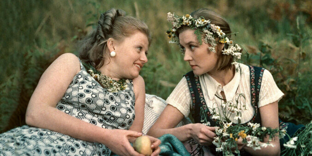 «Москва́ слеза́м не ве́рит» — советский мелодраматический фильм режиссёра Владимира Меньшова. Лидер проката 1980 года в СССР (около 90 млн зрителей). Премьера состоялась в конце 1979 года в московском кинотеатре «Звёздный». В 1981 году был удостоен премии «Оскар» в номинации «Лучший фильм на иностранном языке» и Государственной премии СССР.