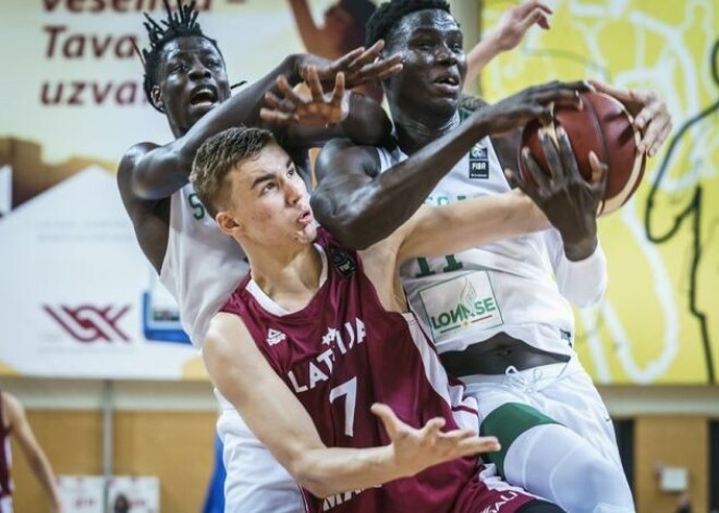 Latvijas U-19 izlases basketbolisti Pasaules kausa astotdaļfinālā gūst tikai 44 punktus un piekāpjas Senegālai