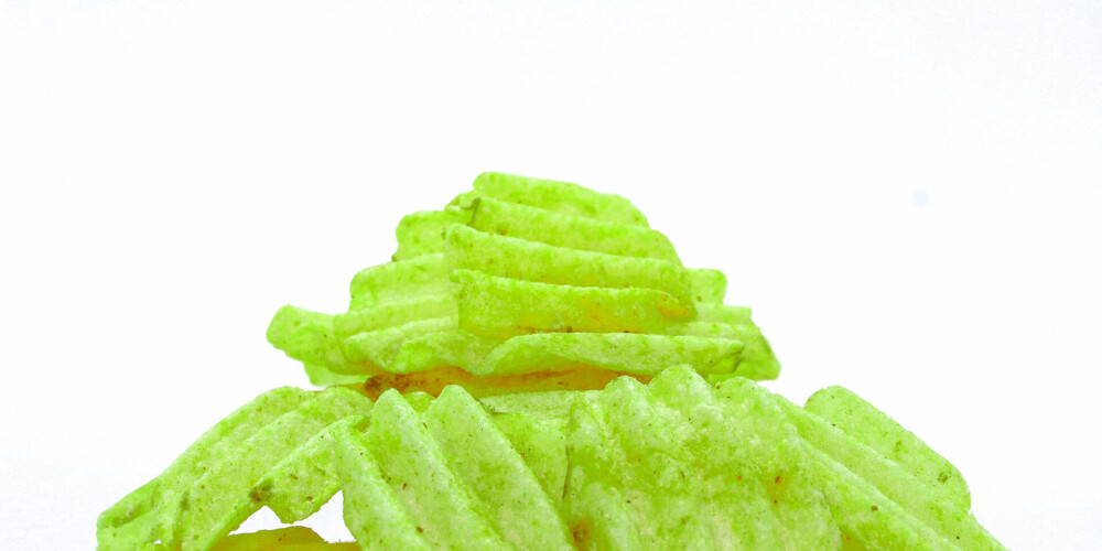 Zaļi kartupeļu čipsi – vai tādus var ēst?