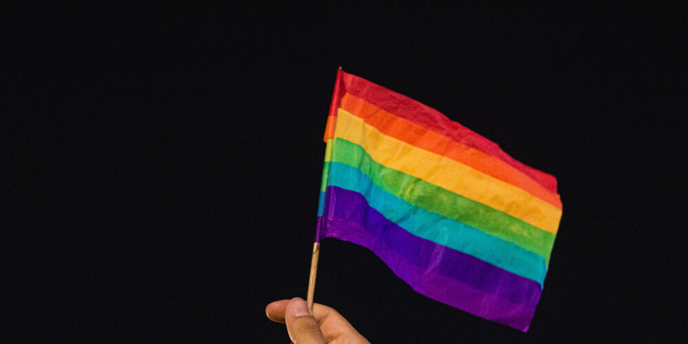 Eiropas Parlaments nosoda Ungārijas likumu, kas vērsts pret LGBT; rezolūcijā piesauc arī Latviju