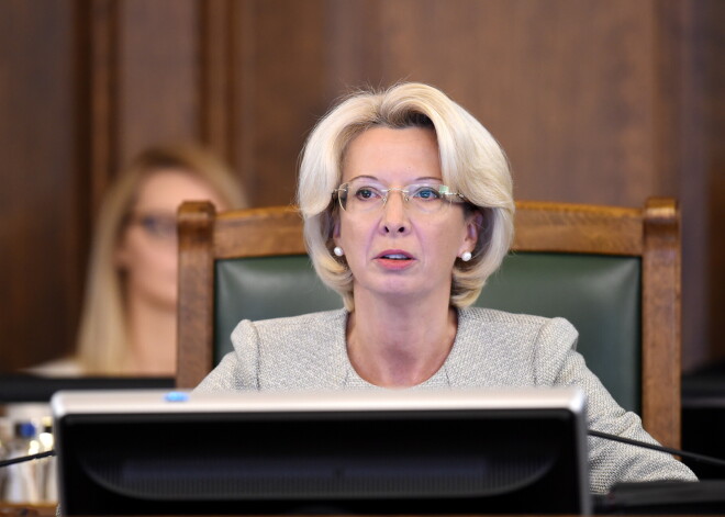 Мурниеце: следует использовать лето, чтобы вернуть детей в школы