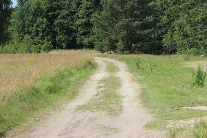 Pirms zemes gabala iegādes jāizpēta, vai nebūs jāšķērso citas personas īpašums.