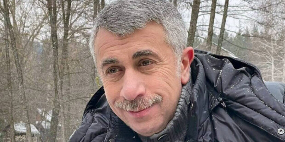 Врач-педиатр высшей категории, кандидат медицинских наук, писатель и телеведущий.Ведущий телепередачи «Школа доктора Комаровского». Автор научных трудов и научно-популярных статей и книг, самая известная из которых — «Здоровье ребёнка и здравый смысл его родственников» — более 15 переизданий в России и Украине.