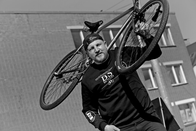 Dobelē darbojas zīmola "Barons velo" ražotne, kurā saimnieko Arvīds Borherts-Smiļģis.