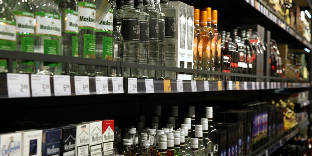 Veselības ministrija rosina aizliegt alkohola tirdzniecību pēc pulksten 20