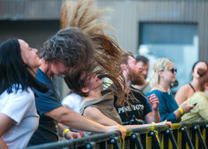 FOTO: tveice nebiedē alus un mūzikas cienītājus! Rīgā grandiozi aizvadīts jau otrais "Enkurfests"