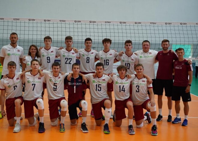 Latvijas U-17 volejbolisti EČ otrajā spēlē atņem setu Krievijai