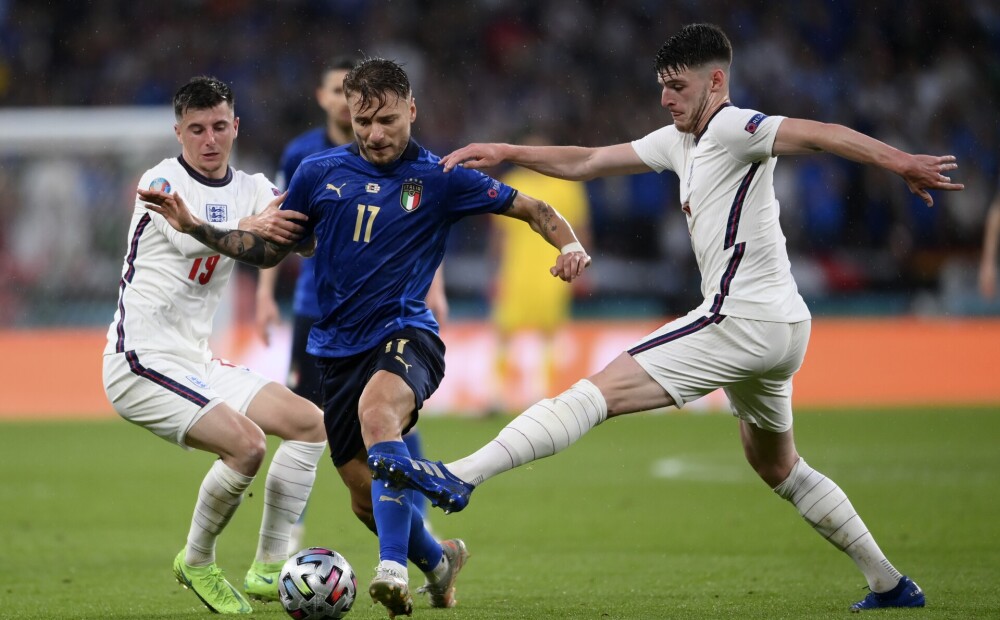 Anglijas un Itālijas futbolistu cīņā Eiropas čempionāta finālā pēc 90 minūtēm ir neizšķirts