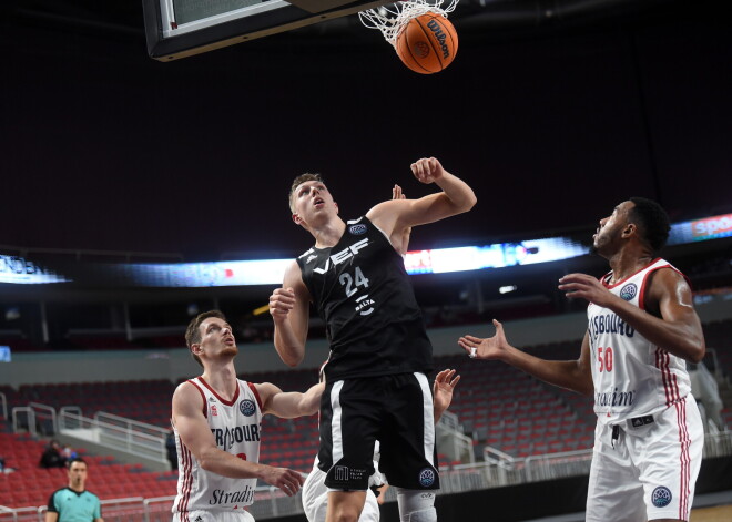 Somu basketbolists Madsens turpinās pārstāvēt "VEF Rīga"