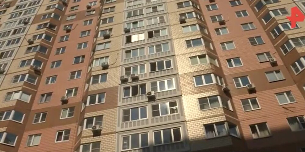 "Такой крик раздался из квартиры!": мальчик-аутист выкинул из окна сестру, которой было всего 8 дней