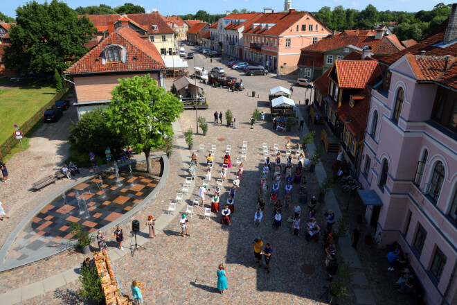 Starts XII Latvijas Skolu jaunatnes dziesmu un deju svētkiem šogad tika dots Kuldīgā.