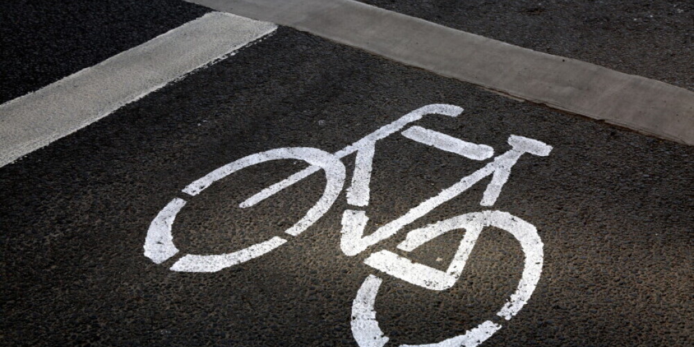 На улице Чака будет только одна велосипедная полоса