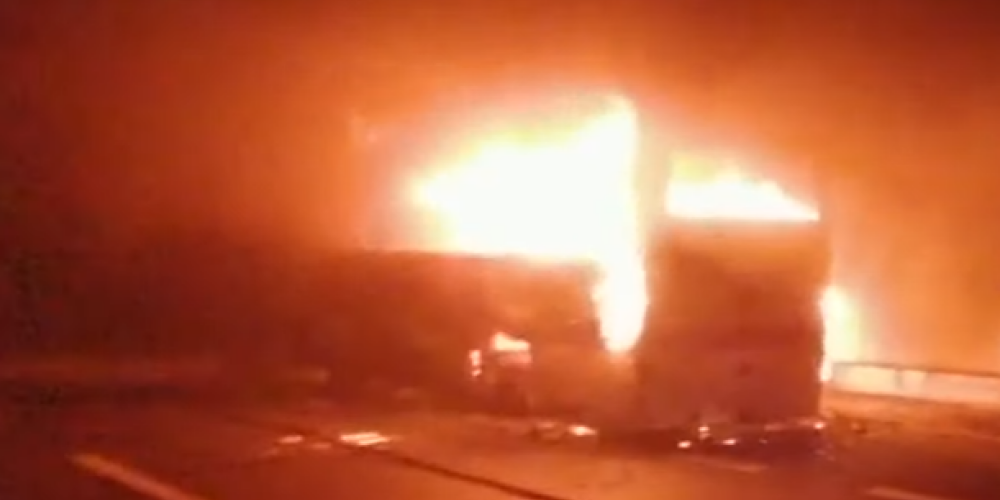 Водитель спас 25 детей из загоревшегося автобуса