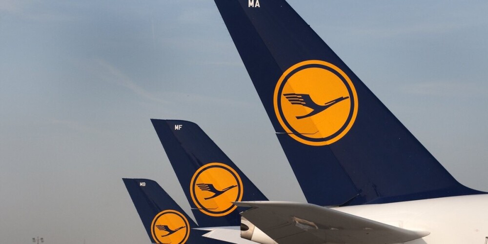 Deutsche Lufthansa AG, более известная как Lufthansa — флагманский авиаперевозчик Германии, крупнейший авиаконцерн Европы, включающий в себя и такие крупные авиакомпании, как Swiss International Airlines и Austrian Airlines. В общем счёте Lufthansa выполняет рейсы в 78 стран мира по более чем двумстам направлениям. 
