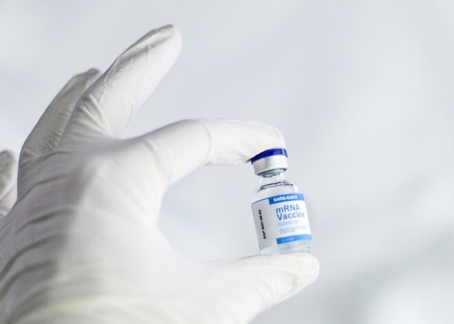 Латвия в целях ревакцинации будет закупать вакцины от Covid-19 еще два года