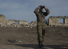 Apšaudē ar Azerbaidžānas armiju trešdien uz abu naidīgo valstu robežas nogalināts armēņu karavīrs.