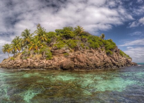 Родители сослали 13-летнюю дочь на необитаемый остров за непослушание