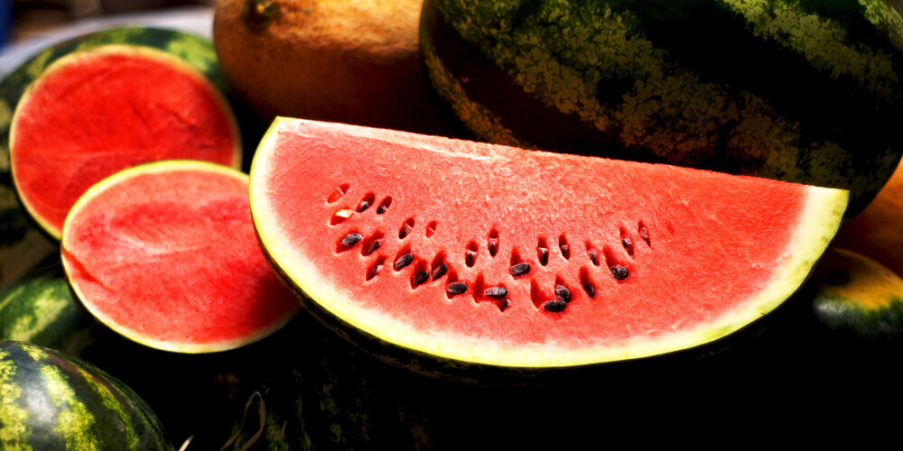 Veselīgie un atspirdzinošie arbūzi: kāds no tiem labums, un kam arbūzus ēst nevajadzētu