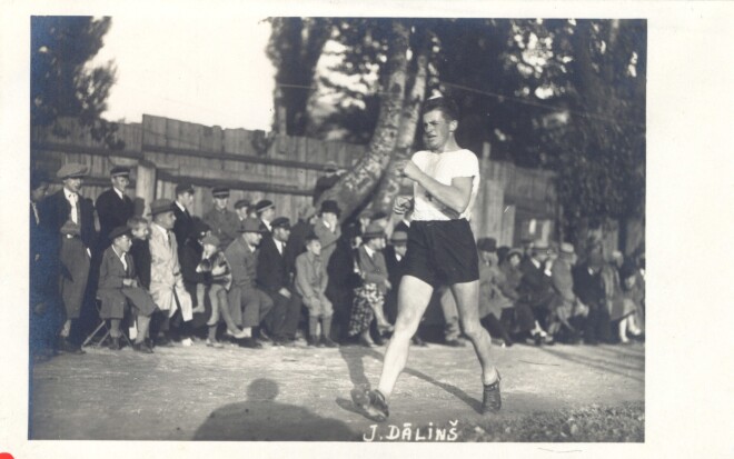 1941. gada jūlija sākumā tika paziņots par Jāņa Daliņa bojāeju, bet pēc pāris nedēļām viņš jau izrādījās sveiks un vesels.