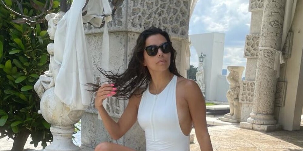 Е́ва Жакли́н Лонго́рия Басто́н (англ. Eva Jacqueline Longoria Bastón; род. 15 марта 1975, Корпус-Кристи, Техас, США) — американская актриса, продюсер, режиссёр, активистка и предпринимательница. Наиболее известна по роли Габриэль Солис в телесериале «Отчаянные домохозяйки» (2004—2012).