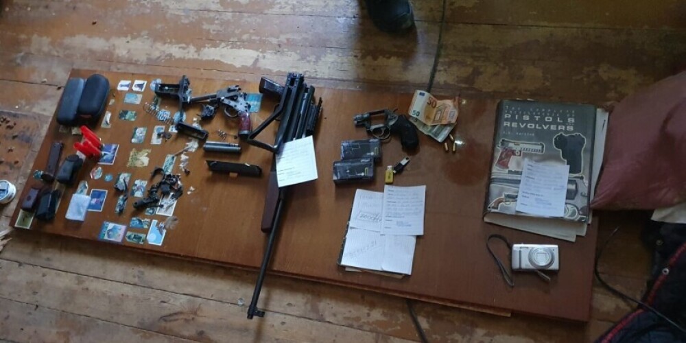 В Видземе полиция конфисковала незарегистрированное оружие и боеприпасы