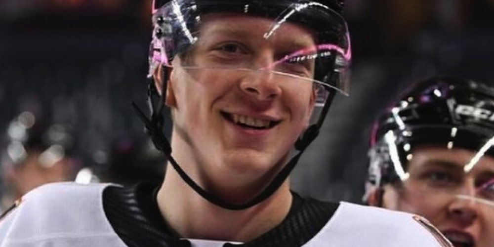 NHL spēlētājs Prokops kļuvis par pirmo hokejistu līgas vēsturē, kurš atzinies, ka ir homoseksuāls