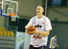 Latvijas vīriešu basketbola valstsvienības spēlētājs Rolands Šmits.