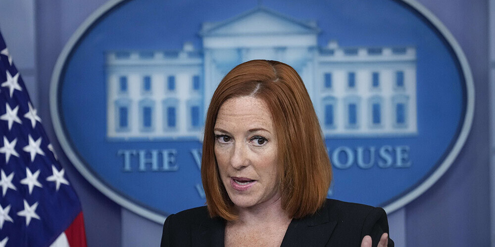 Baltā nama preses sekretāre Džena Psaki atklāja, ka inficētajai personai slimība norit vieglā formā, kas vēlreiz atgādinot par Covid-19 vakcīnu efektivitāti.