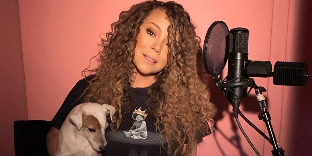 Мэра́йя Кэ́ри (англ. Mariah Carey; род. 27 марта 1969 или 1970 года) — американская певица, автор песен, музыкальный продюсер, актриса и филантроп. В 1990 году под руководством исполнительного директора лейбла Columbia Records выпустила дебютный альбом Mariah Carey, который девять раз получил платиновый статус и включал в себя четыре хит-сингла, занявших первое место в американском чарте Billboard Hot 100. Кэри является одной из самых продаваемых певиц в истории музыки — её диски были проданы общим тиражом более 200 млн копий. В 1998 году она была названа самым продаваемым исполнителем десятилетия, а в 2000 — самой коммерчески успешной певицей тысячелетия на церемонии World Music Awards. Согласно данным Американской ассоциации звукозаписывающих компаний, она является третьей по коммерческому успеху певицей, чьи альбомы в США были проданы тиражом 63 млн копий. В 2008 году песня «Touch My Body» возглавила чарт Billboard Hot 100, что сделало Кэри единственным артистом в истории музыки, чьи песни 18 раз занимали первое место этого чарта. Также она является обладательницей пяти премий «Грэмми». В августе 2015 года певица удостоилась именной звезды на «Аллее Славы» в Голливуде.
