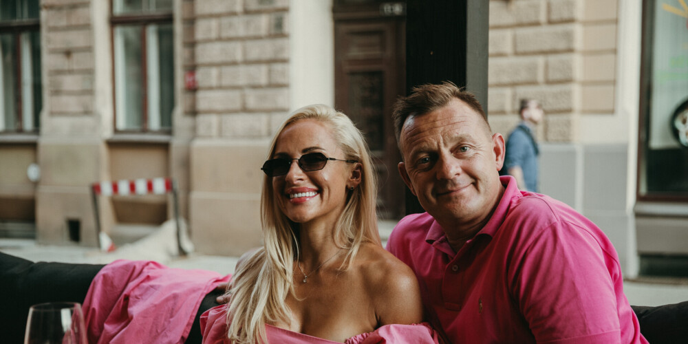 Maija ar vīru šovasar pat tērpušies saskaņoti.